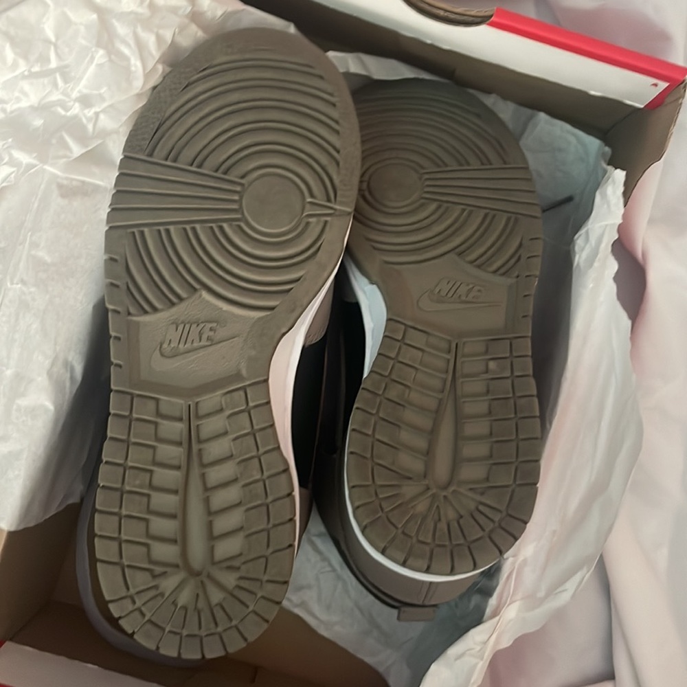 Women’s Nike Dunk High Fossil size 6 - Picture 5 of 10